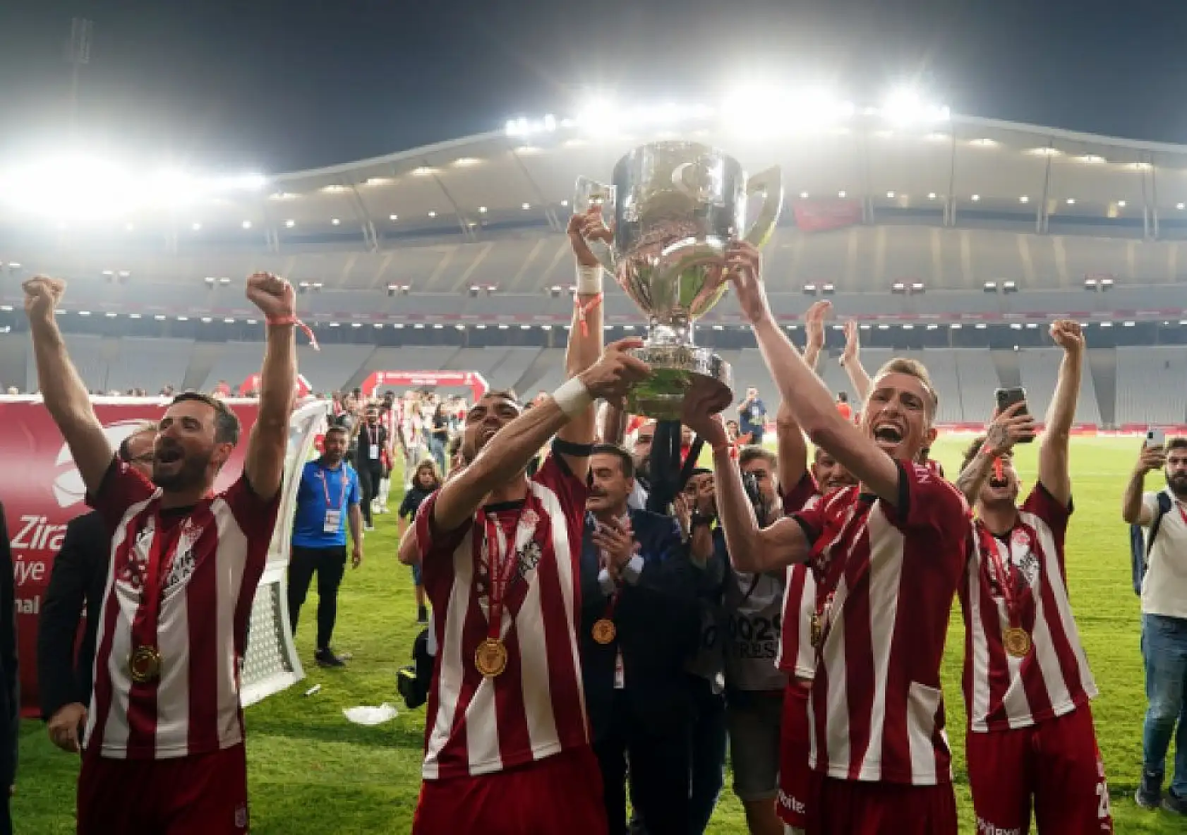 Sivasspor kupasını aldı