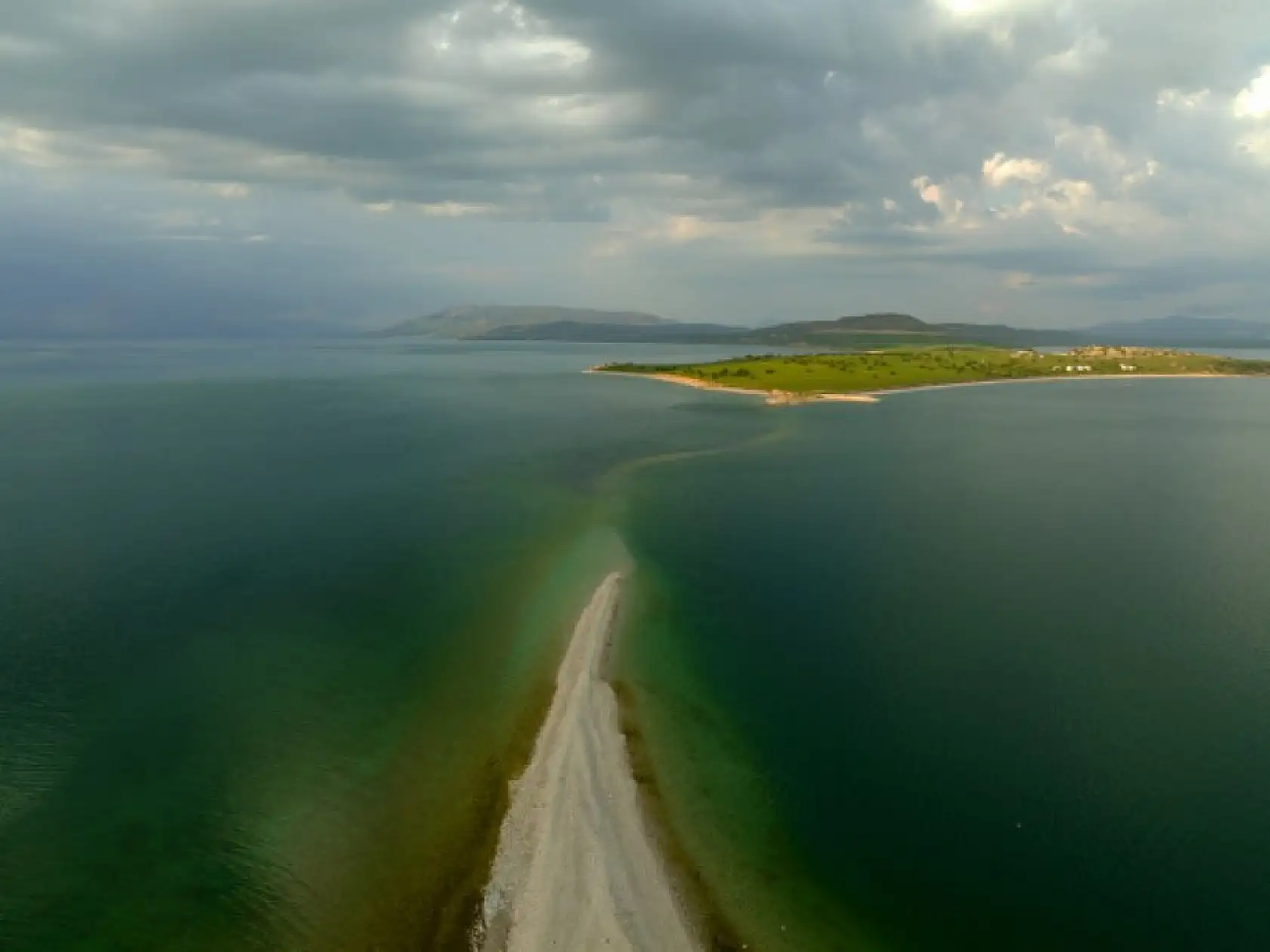 Doğa harikası Çarpanak Adası, yarımadaya dönüşüyor