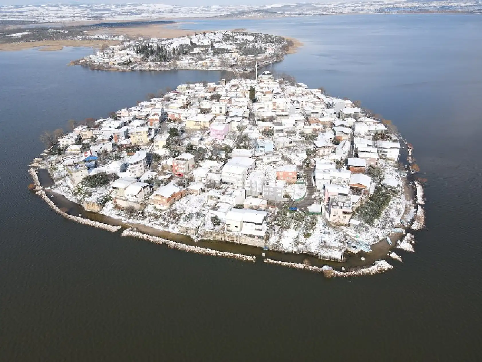 Beyazlara bürünen Gölyazı ve Cumalıkızık havadan böyle görüntülendi