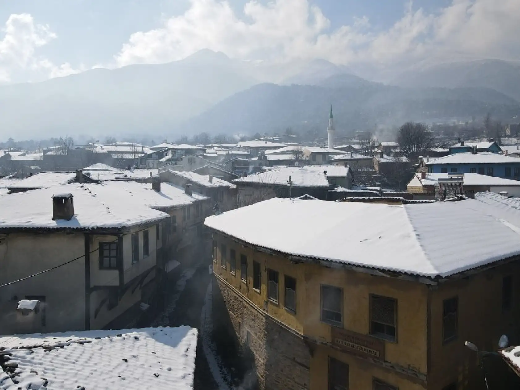 Beyazlara bürünen Gölyazı ve Cumalıkızık havadan böyle görüntülendi
