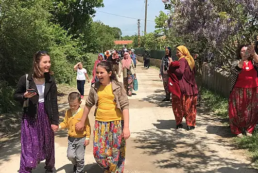 Çanakkale'de Aşıklar Sokağı'nda gençler kısmetini aradı