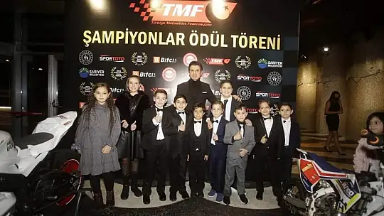 10 yaşındaki Ayvalıklı motosikletçi kupasına kavuştu