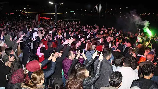 1965 meşale aynı anda yandı