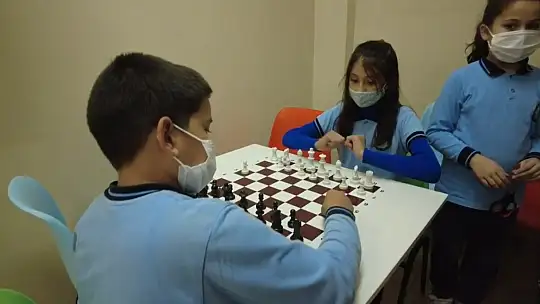 Akıl ve zeka oyunları atölyesi çocukların yüzünü güldürdü