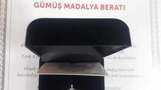 Ayvalık Kızılay'dan kan bağışçısı Ekinak'a gümüş madalya