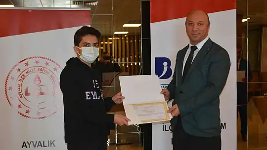 Ayvalık'ta başarılı öğrencilerine öğle yemeği ikramı