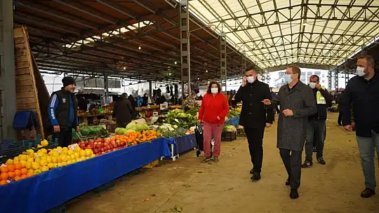 Ayvalık'ta Başkan Ergin'den Sarımsaklı pazaryeri ziyareti
