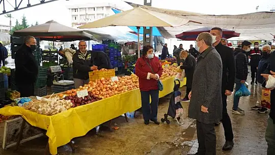 Ayvalık'ta Başkan Ergin'den Sarımsaklı pazaryeri ziyareti