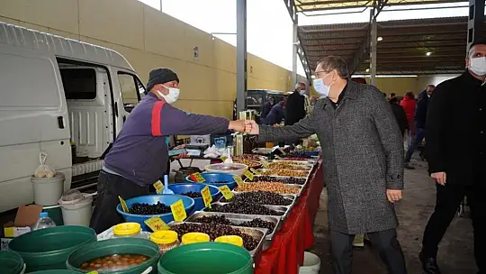 Ayvalık'ta Başkan Ergin'den Sarımsaklı pazaryeri ziyareti