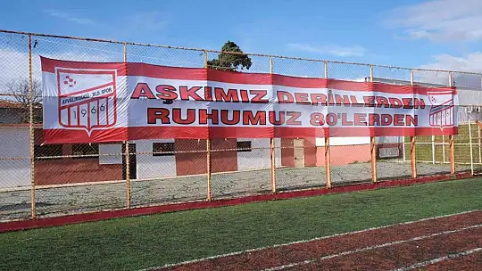 Ayvalık'ta liderlik hedefi ilçeyi bayraklarla donattırdı