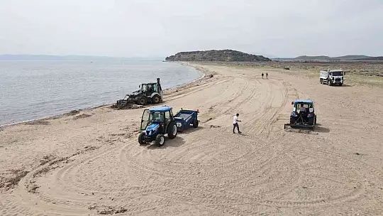 Ayvalık'ta sahiller turizm sezonuna hazırlanıyor