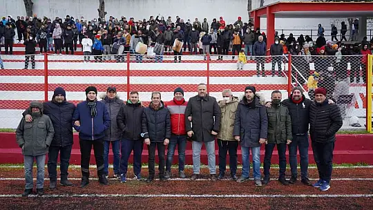 Ayvalıkgücü Belediyespor'a liderlik çok yakıştı