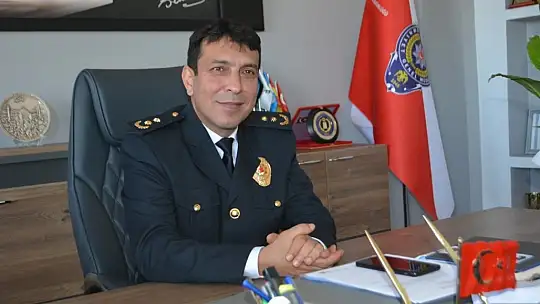 Ayvalıklı gazetecilerden Emniyet Müdürlüğü'ne çiçekli jest