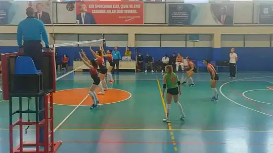 Ayvalıklı kızlar Havran Belediyespor'u namağluptan etti