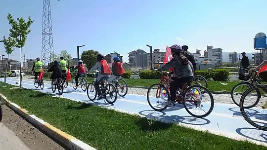 Balıkesir'de öğrenciler bisiklet şenliğinde buluştu