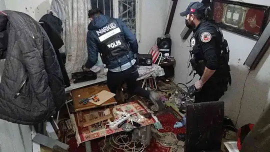Balıkesir'de bin polisin katılımıyla helikopter destekli huzur operasyonu düzenlendi