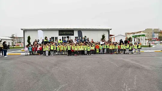 Balıkesir'de çocuklara uygulamalı trafik eğitimi