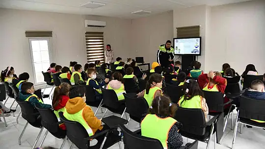 Balıkesir'de çocuklara uygulamalı trafik eğitimi