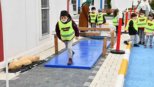 Balıkesir'de çocuklara uygulamalı trafik eğitimi