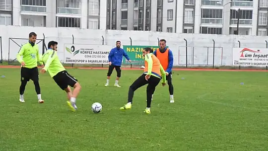 Başkan Arslan 1966 Edremitspor Futbol Takımını ziyaret etti