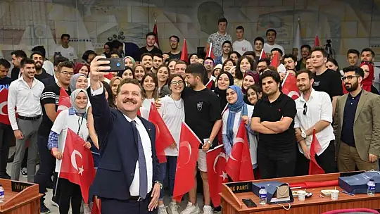 Başkan Yılmaz, 103'üncü yılda 103 gençle buluştu