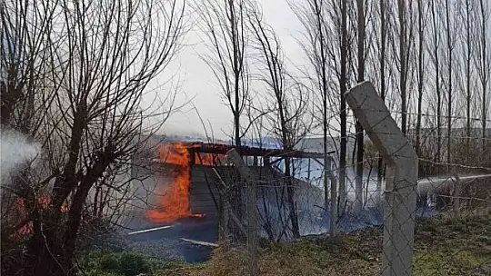 Bigadiç'te iki ayrı yangın