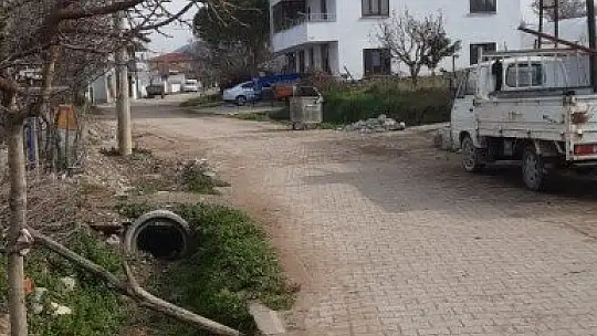 Burhaniye'de bir mahalleye kısmi karantina
