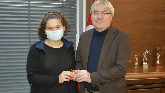 İvrindi Belediyesi'nden 'Resimlerde İvrindi' Yarışmasında dereceye girenlere ödül