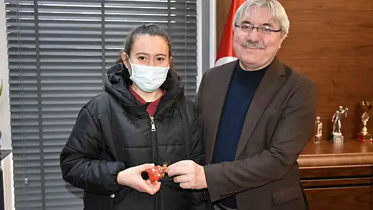İvrindi Belediyesi'nden 'Resimlerde İvrindi' Yarışmasında dereceye girenlere ödül