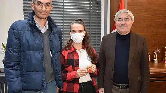 İvrindi Belediyesi'nden 'Resimlerde İvrindi' Yarışmasında dereceye girenlere ödül