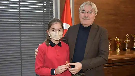İvrindi Belediyesi'nden 'Resimlerde İvrindi' Yarışmasında dereceye girenlere ödül