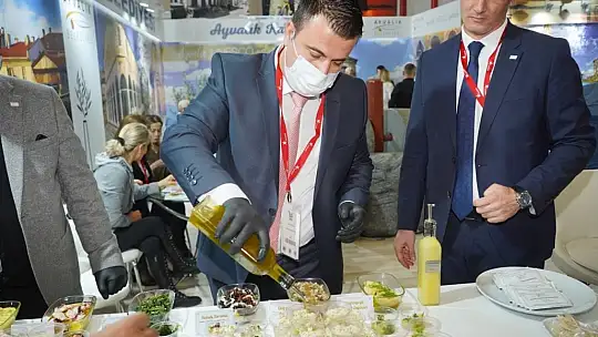 İzmir'de Ayvalık standına ilgi yoğun oldu