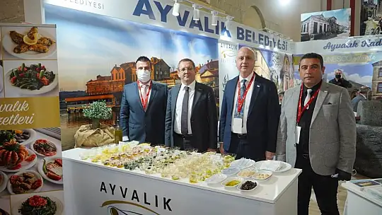 İzmir'de Ayvalık standına ilgi yoğun oldu