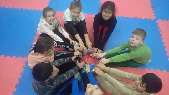 Karesi'de çocuklar sporla buluşuyor