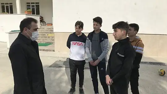 Kaymakam İlyas Memiş okulları ziyaret etti