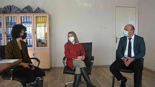 Okul bahçesinde hem meyve üretecekler hem de eğitim görecekler