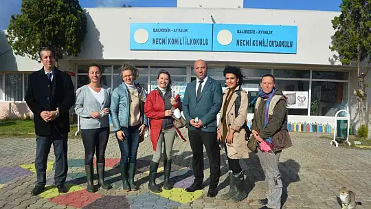 Okul bahçesinde hem meyve üretecekler hem de eğitim görecekler