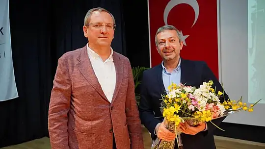 Prof. Dr. İlber Ortaylı'nın 'Köy Enstitülerinin Tarihsel Süreci' söyleşisine yoğun ilgi