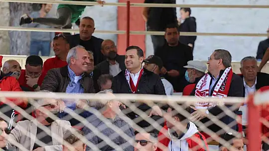 Şampiyon Ayvalıkgücü ligde son maçını da kazandı. 3-2