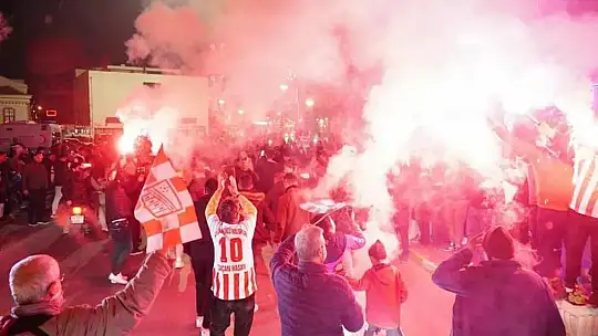 Şampiyon Ayvalıkgücü'ne coşkulu karşılama
