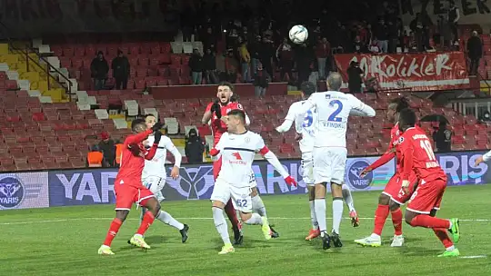 Spor Toto 1. Lig: Balıkesirspor: 3 - Altınordu: 4