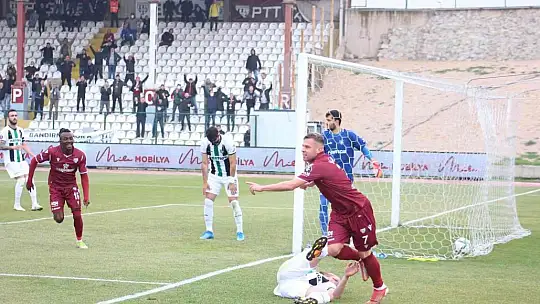 Spor Toto 1. Lig: Bandırmaspor 3 - Denizlispor 0 (İlk yarı sonucu)