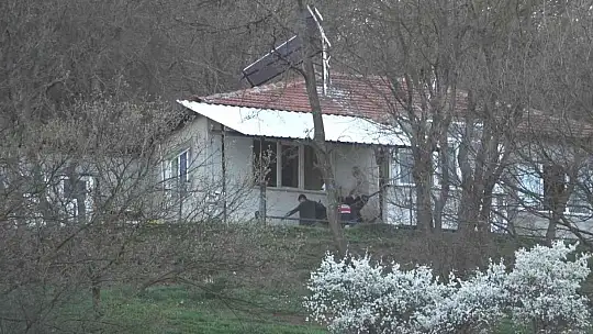 Susurluk'ta dehşete düşüren olay, anne ile oğlu ölü bulundu, baba ile kızı yaralı