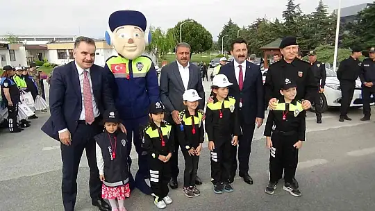 Tatil bölgelerinde trafik yoğunluğu başladı