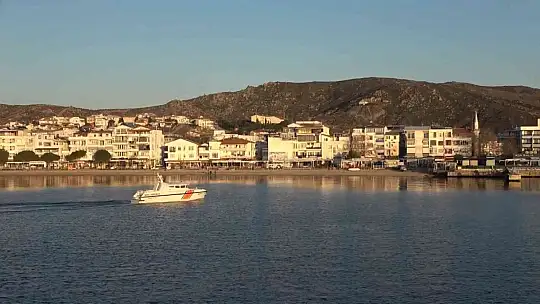 Vandallar Avşa'da kırdı döktü