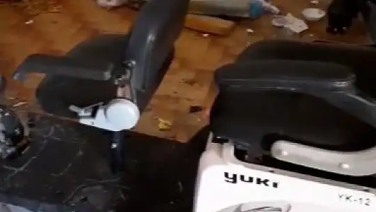 Vandallar Avşa'da kırdı döktü