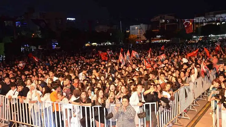 Didim Belediyesi 19 Mayıs'ı Grup 'Gripin' ile kutladı