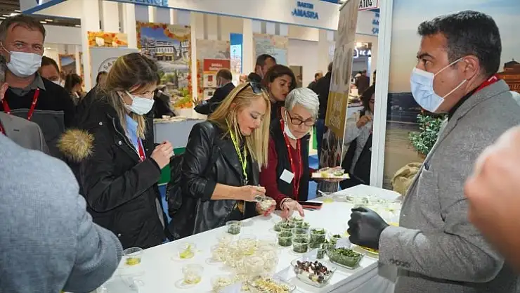 İzmir'de Ayvalık standına ilgi yoğun oldu